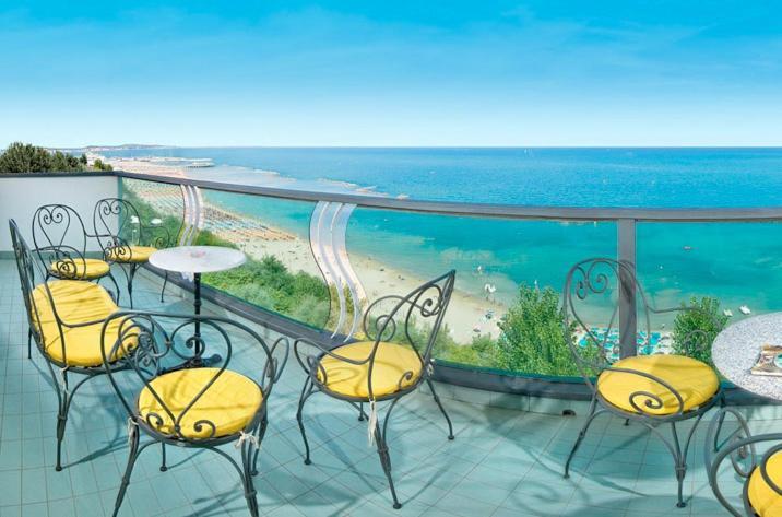 Hotel Majestic Gabicce Mare Kültér fotó